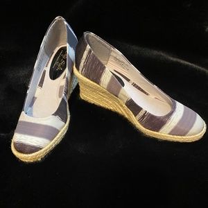 Espadrille pump in black charcoal and grey stripes